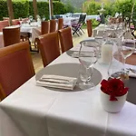Hotel Logis Restaurant Le Tosny 3*