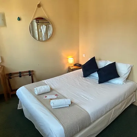 Logis Restaurant Le Tosny Otel