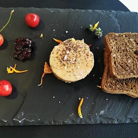 Logis Restaurant Le Tosny Hotel Épaignes