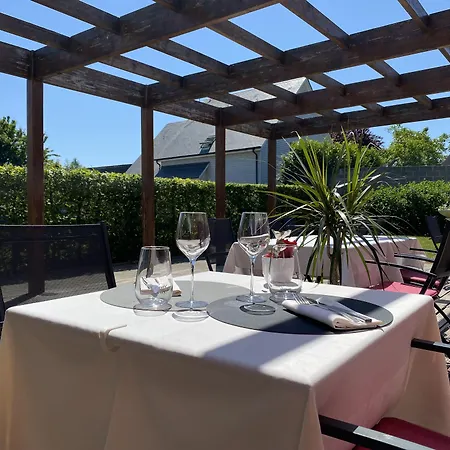 Hotel Logis Restaurant Le Tosny 3*