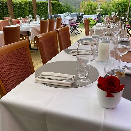 Otel Logis Restaurant Le Tosny 3*