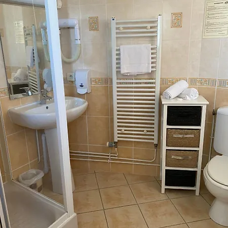 Szálloda Logis Restaurant Le Tosny 3*
