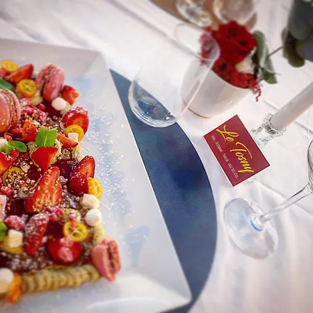 Logis Restaurant Le Tosny Otel