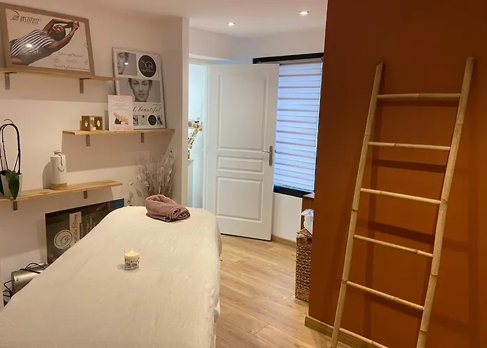 Hotel Logis Restaurant Le Tosny 3*