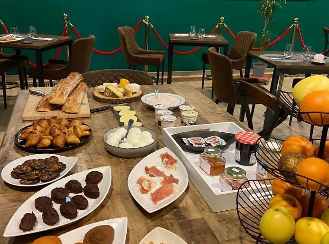 Logis Restaurant Le Tosny Hotel 3*