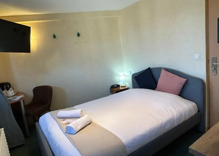 Logis Restaurant Le Tosny Hotel 3*