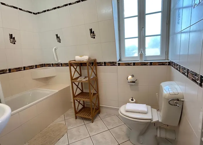 Logis Restaurant Le Tosny Hotel Epaignes