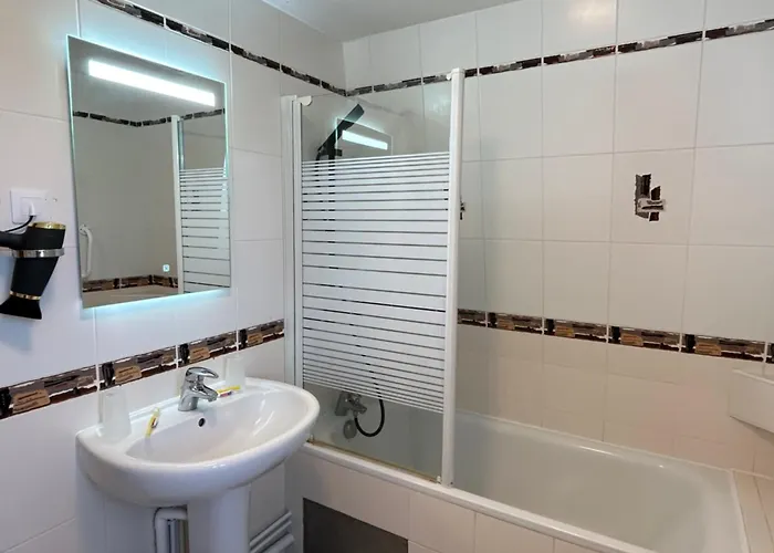 Logis Restaurant Le Tosny 3*