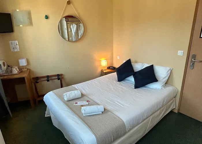 Logis Restaurant Le Tosny Hotel