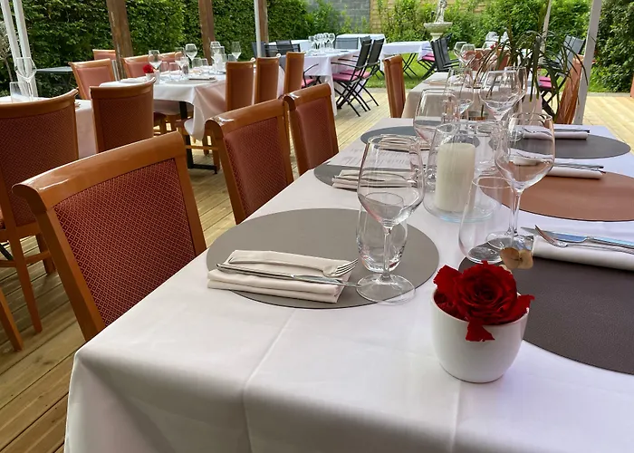 Hotel Logis Restaurant Le Tosny 3*