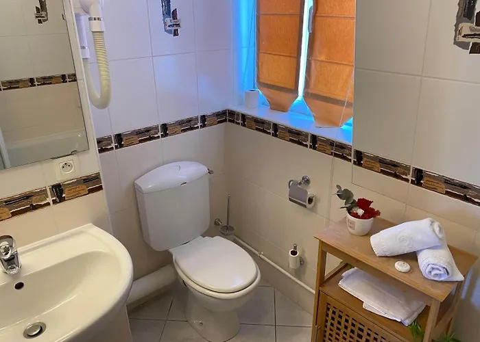 Logis Restaurant Le Tosny Hotel