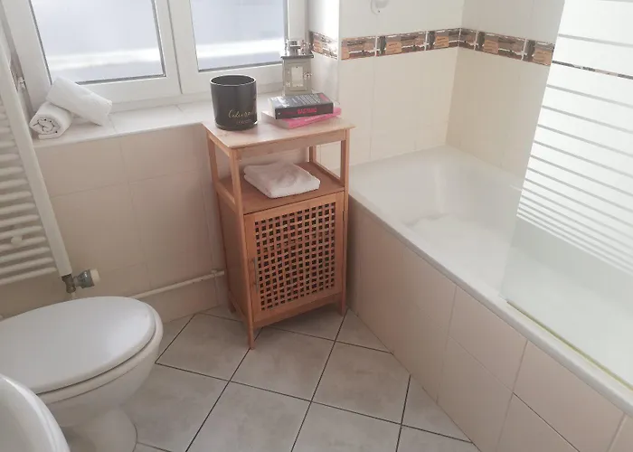 Logis Restaurant Le Tosny Hotel Epaignes